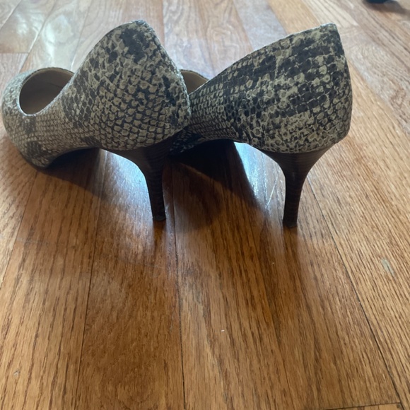 Animal print round toe heels - Picture 3 of 3